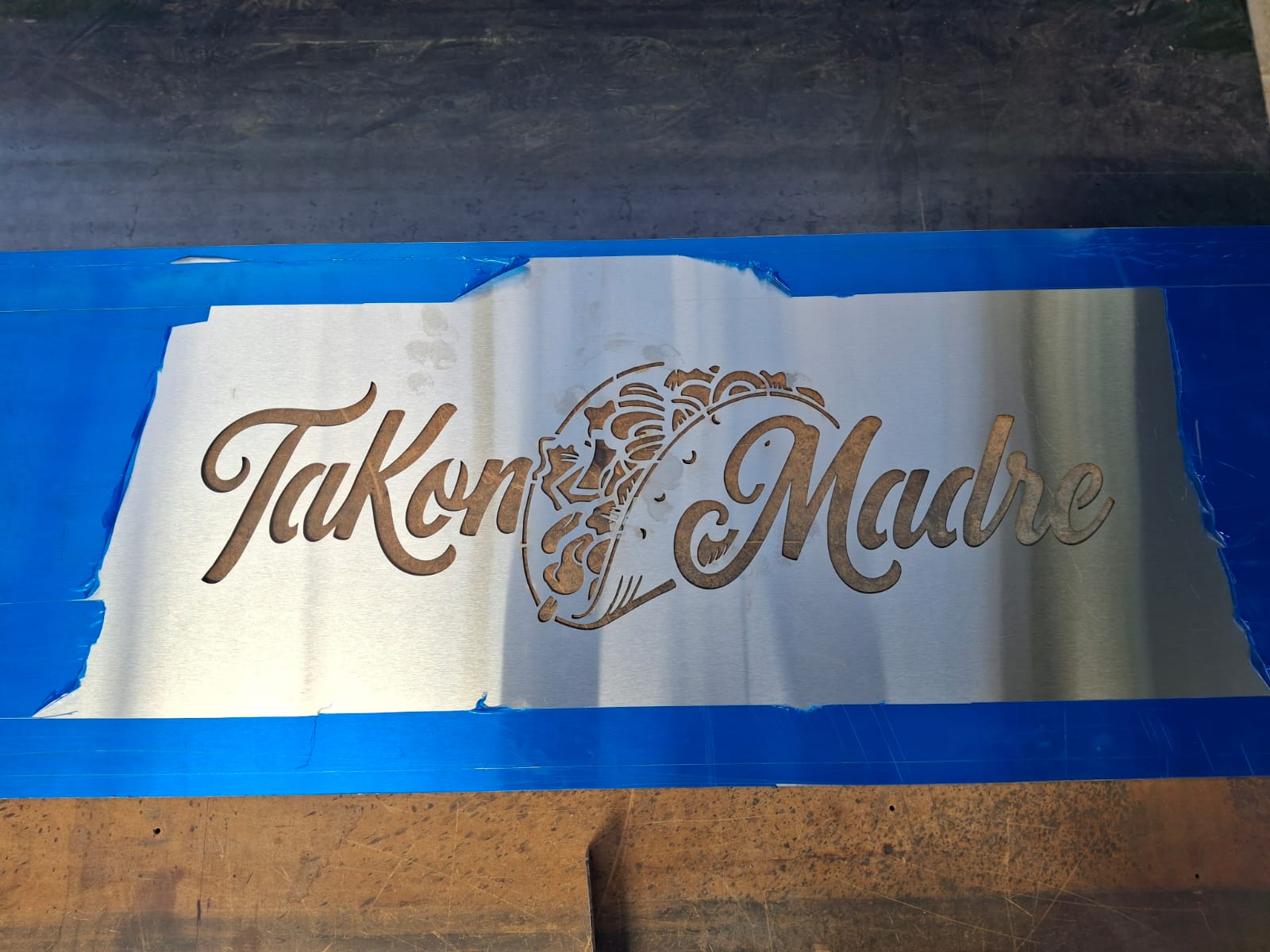 Letrero TaKon Madre