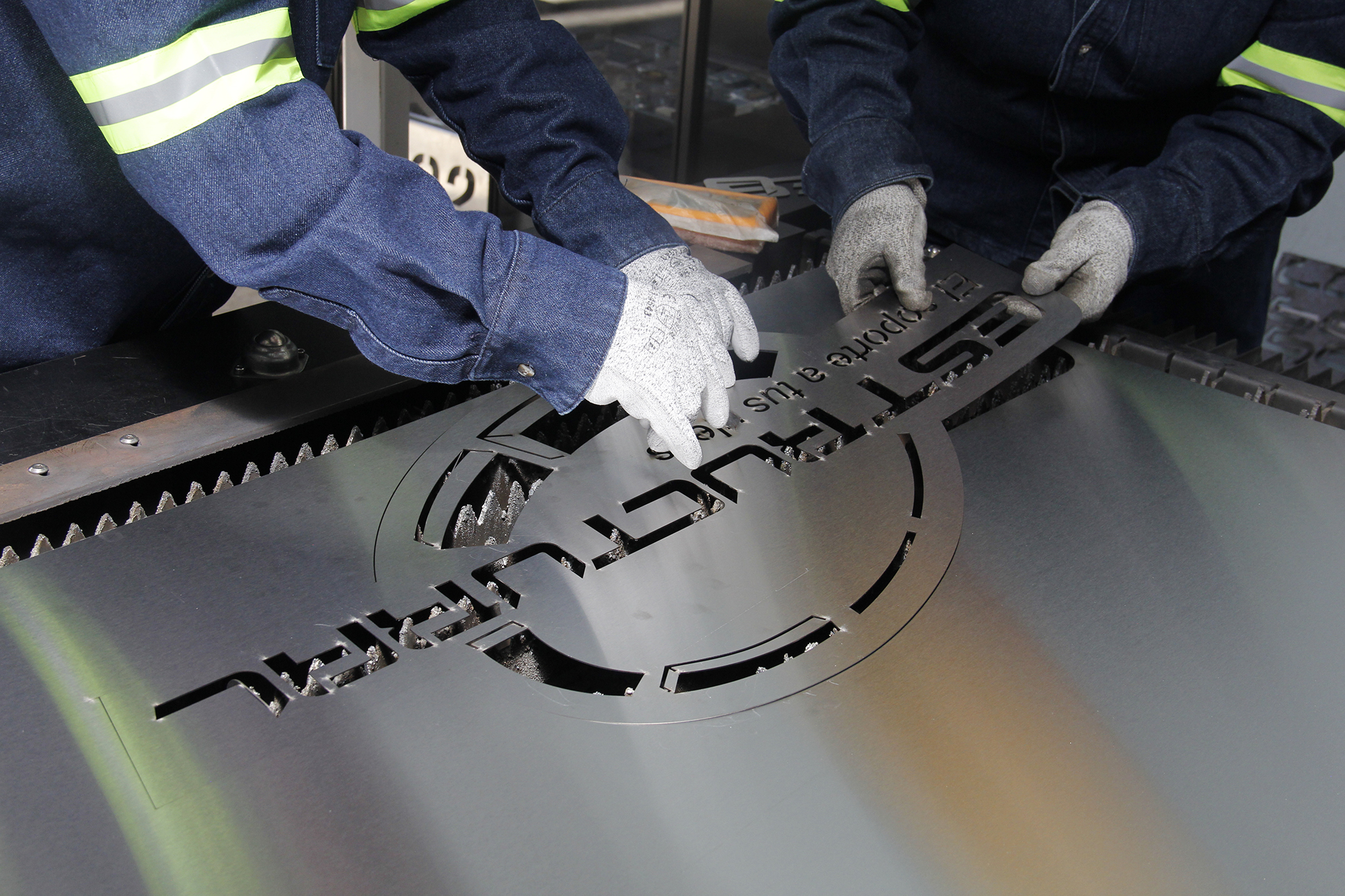 beneficios del corta laser en metal